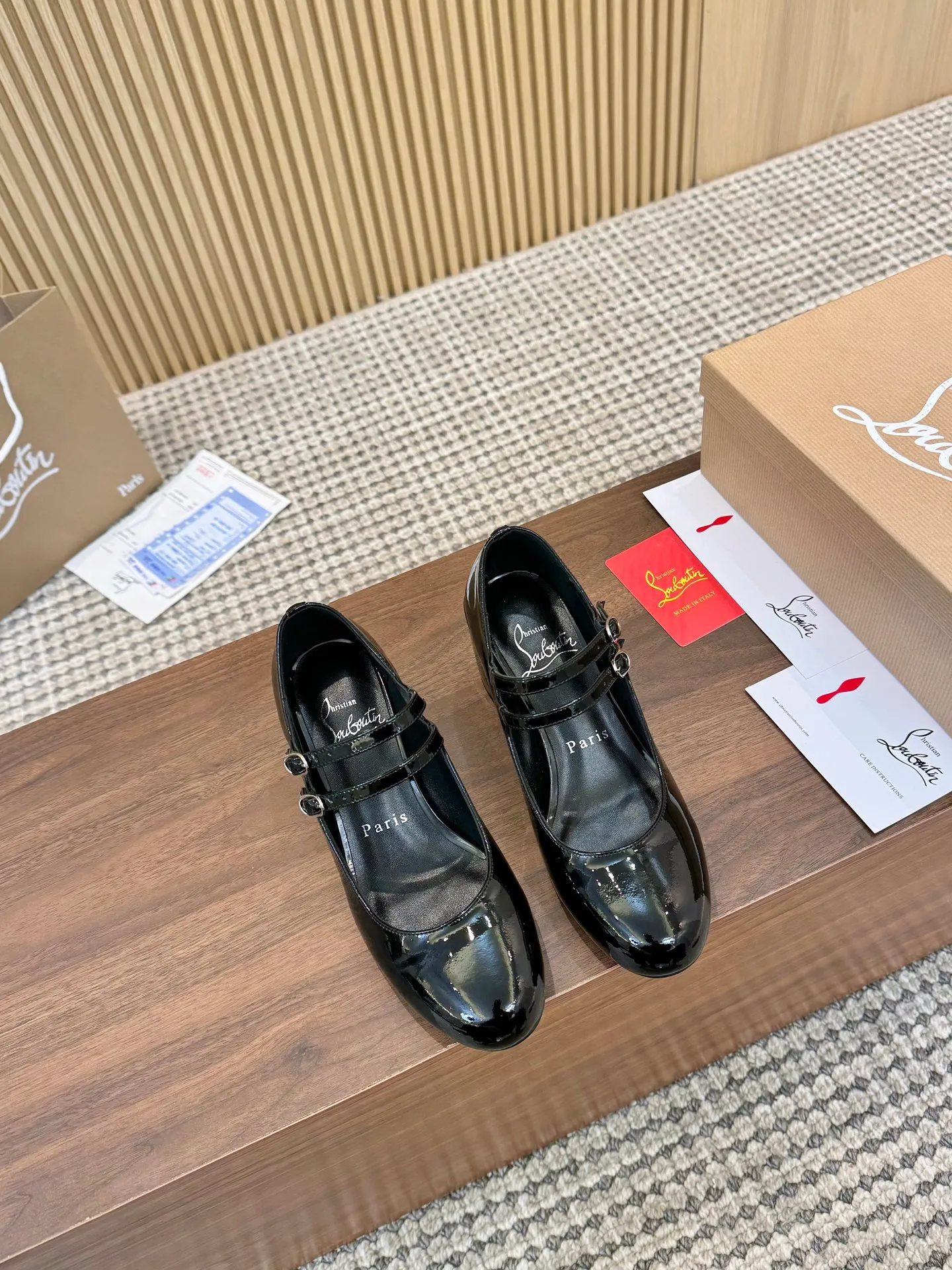 👟👟Ex-factory price 480👟👟 Genuine leather sole +40 Year-round shipment💝Christian Louboutin CL👠 "Patent Leather Series" Noble and luxurious, real blingbling✨ Real materials, all customized by the pattern maker, and the materials are made of original customized materials to achieve the taste of the original 6 color options💍Upper: Imported👉cow patent leather💪 Lining: Sheepskin foot pad/lining Size: 34-40.41.42 Heel height: 6.5cm